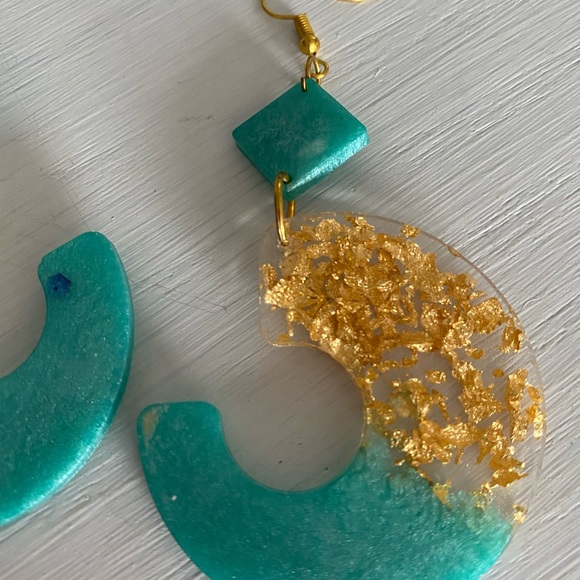 Resin lightweight earrings pierced ear - Picture 2 of 4